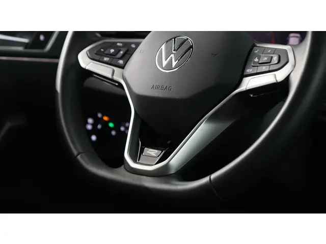 Volkswagen Polo 1.0 TSI 95pk R-Line 2024 Benzine 24