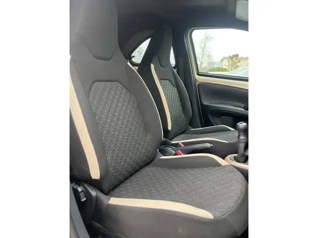 Toyota Aygo X 1.0 VVT-i MT Envy 2024 Benzine 11