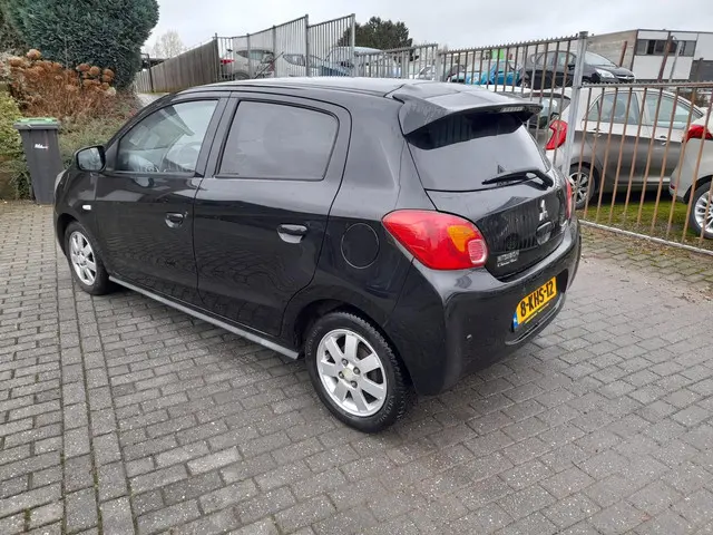 Mitsubishi Space Star 1.0 Intense 2013 Benzine 5