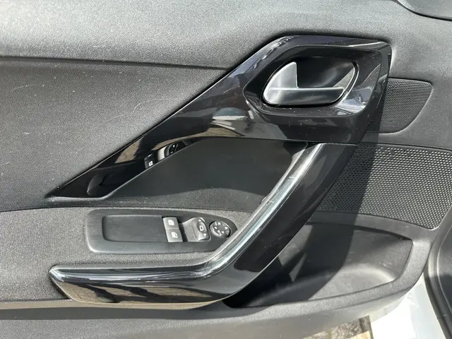 Peugeot 208 1.2 Blue Lion 2018 Benzine 19