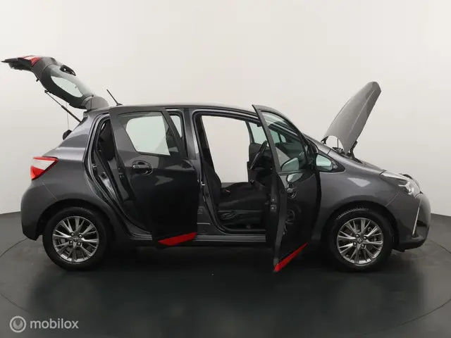 Toyota Yaris 1.5 VVT-i Design Red 2017 Benzine 22