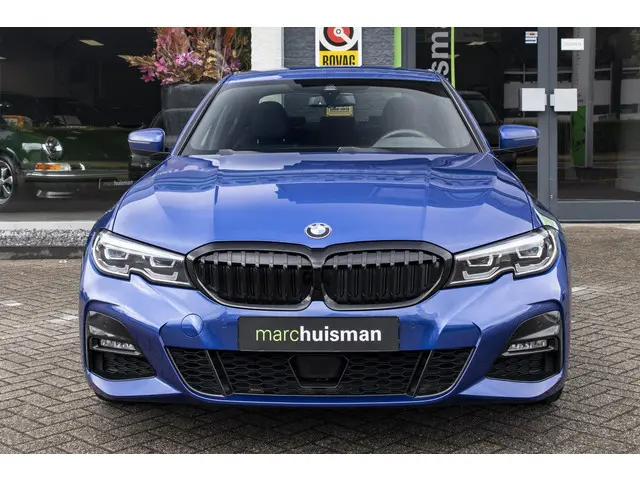 BMW 3 Serie 320i High Executive 2020 Benzine 4