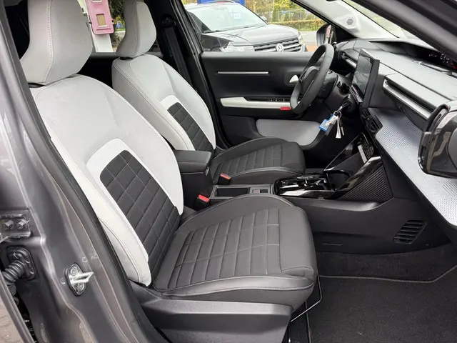 Citroën C3 1.2 Hybrid 110pk Plus 2025 Hybride Benzine 21