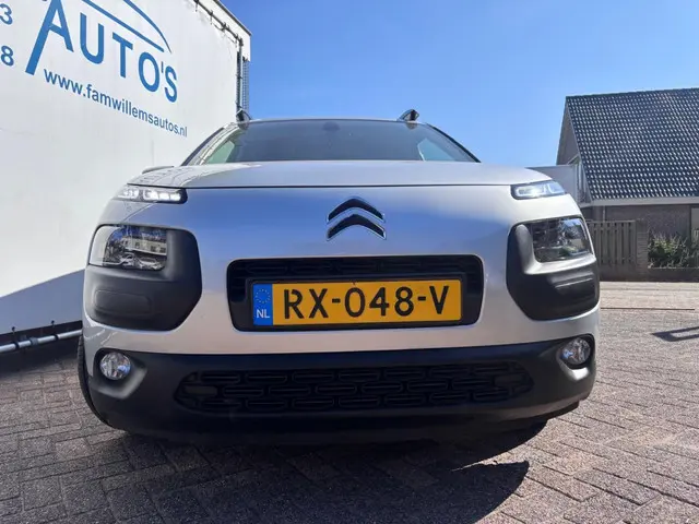 Citroën C4 Cactus 1.2 PureTech Shine 2018 Benzine 24