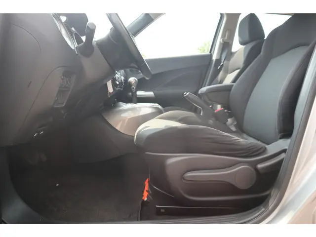 Nissan Juke 1.6 Acenta 2012 Benzine 32