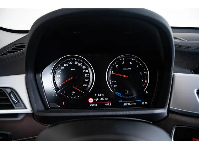 BMW X1 xDrive25e High Executive 2022 Hybride Benzine 32