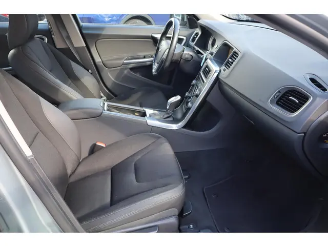 Volvo S60 1.6 T4 Momentum 2013 Benzine 10