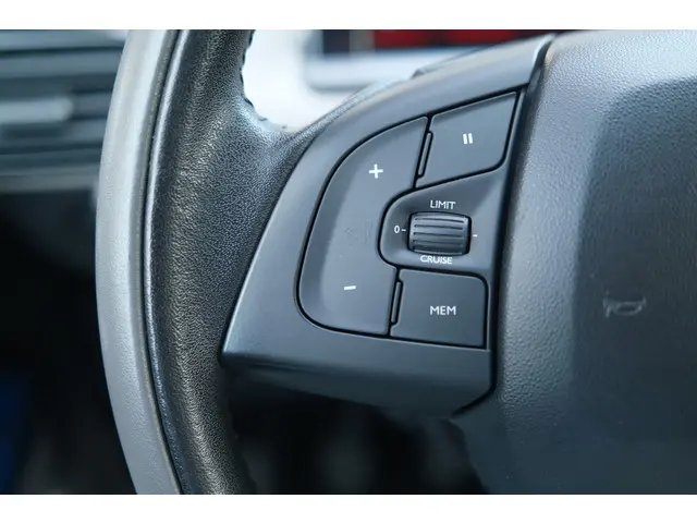 Citroën C4 Cactus PT 82 Business 2015 Benzine 44