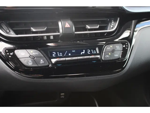 Toyota C-HR 2.0 Hybrid Style 2021 Hybride Benzine 29