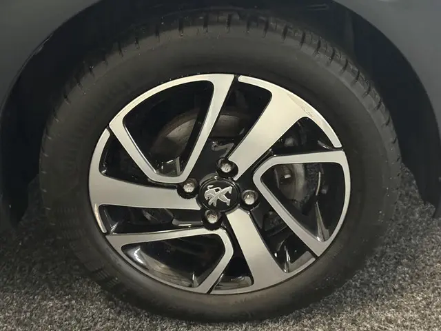 Peugeot 108 1.0 e-VTi Allure 2018 Benzine 28