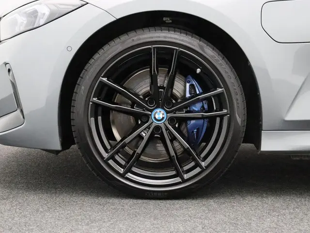 BMW 3 Serie Sedan 320e 2025 Hybride Benzine 8