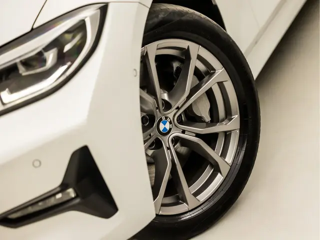 BMW 3 Serie 330e Sportline 2020 Hybride Benzine 38