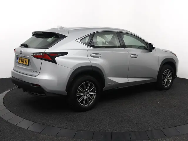Lexus NX 300h AWD 25th Edition 2014 Hybride Benzine 2