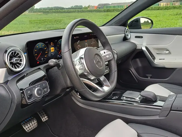 Mercedes-Benz A-Klasse 250 Premium Plus 2022 Benzine 24