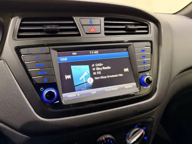 Hyundai i20 I-20 1.2 Premium Passion Navi 2018 Benzine 24