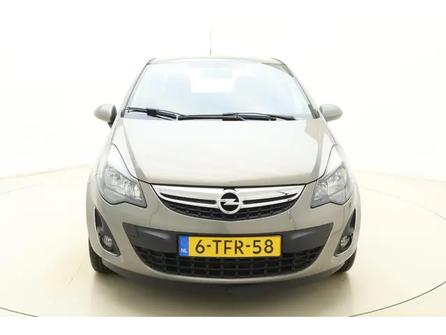 Opel Corsa 1.4-16V Berlin 2014 Benzine 6