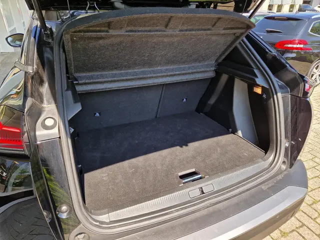 Peugeot 2008 1.2 Hybrid 136 Allure 2024 Hybride Benzine 7