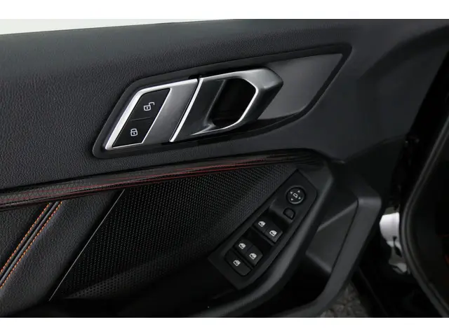 BMW 1 Serie 118i Executive Edition 2020 Benzine 25