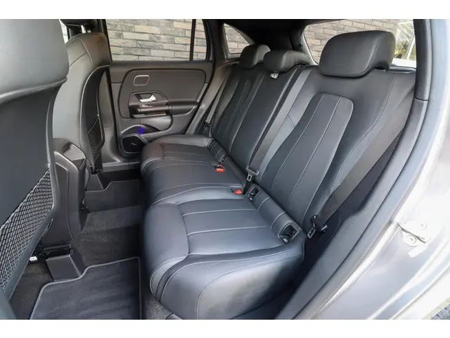 Mercedes-Benz GLA 250 e Style 2022 Hybride Benzine 11