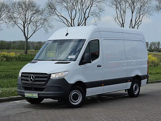 Mercedes-Benz Sprinter 2