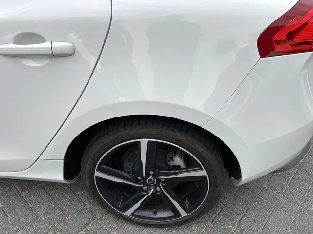 Volvo V40 2.5 T5 Summum 2013 Benzine 10