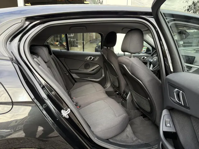 BMW 1 Serie 118i Executive Edition 2020 Benzine 31