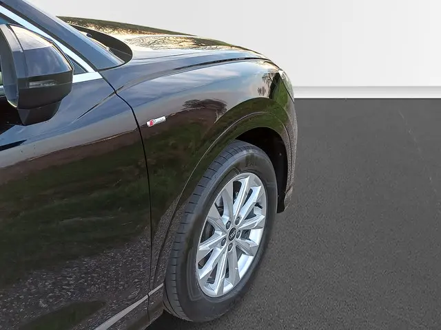 Audi Q3 35 TFSI S edition 2021 Hybride Benzine 19