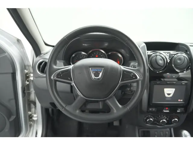 Dacia Duster TCe 120 4x2 Blackshadow 2017 Benzine 32