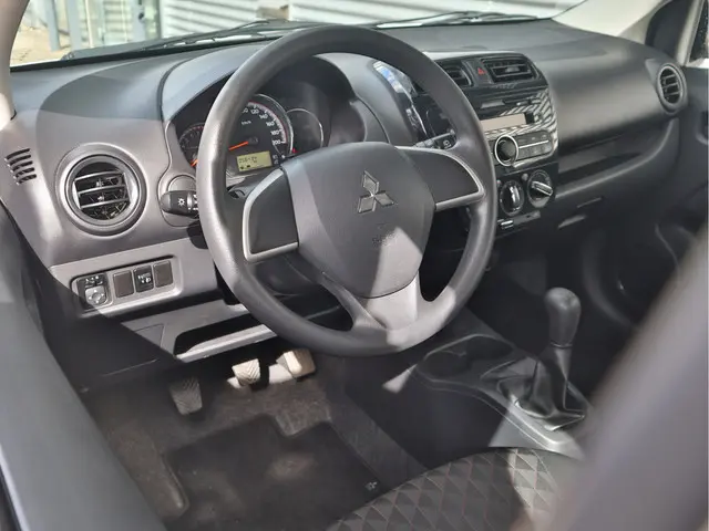 Mitsubishi Space Star 2