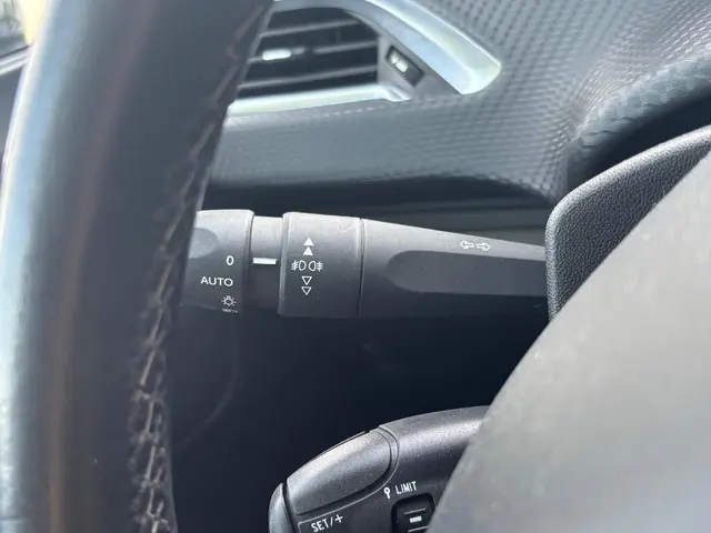 Peugeot 208 5-drs 1.2 Allure !! VERKOCHT!! 2016 Benzine 30