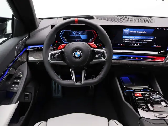 BMW M5 Sedan 2025 Hybride Benzine 7