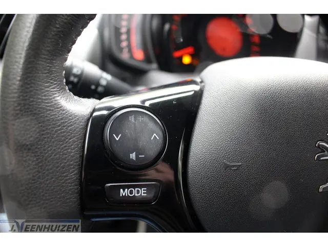 Peugeot 108 1.2 VTi Allure 2014 Benzine 14