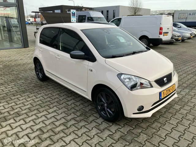 SEAT Mii by Mango. Navi, PDC, Allseason banden 2015 Benzine 4