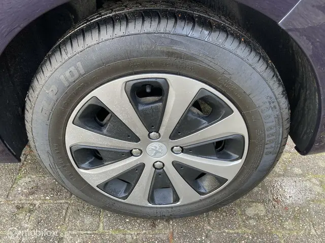 Peugeot 208 2