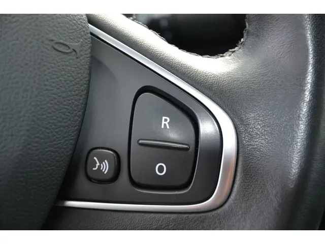 Renault Clio Estate 0.9 TCe Limited 2017 Benzine 16
