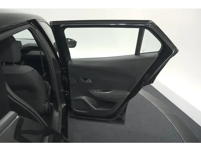 Peugeot 2008 PureTech 130 Active Pack 2023 Benzine 61