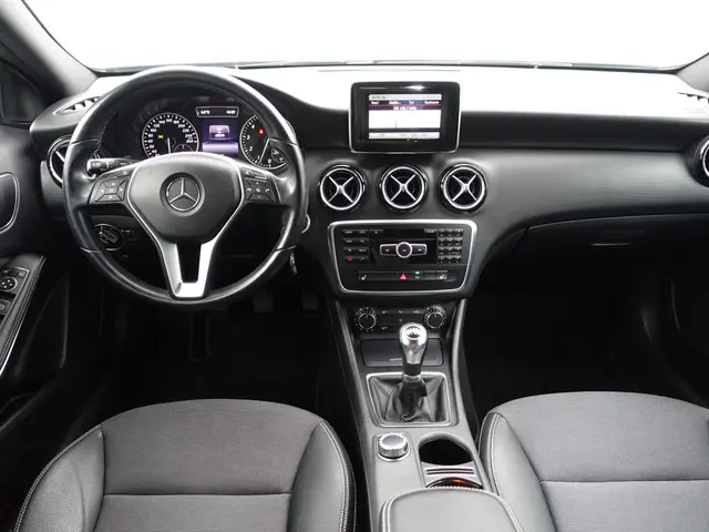 Mercedes-Benz A-Klasse 180 Prestige AMG- 2013 Benzine 7