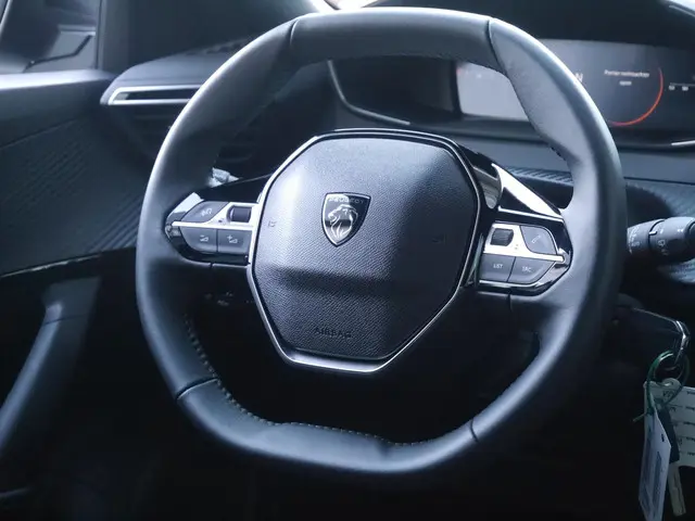 Peugeot 2008 1.2 Hybrid 145 Allure 2025 Hybride Benzine 16