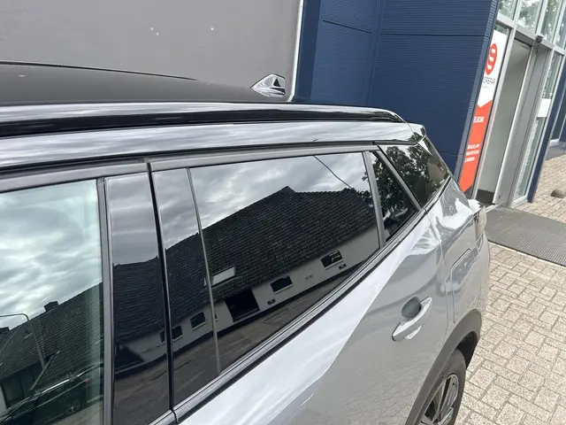 Peugeot 2008 1.2 Hybrid 145 GT 2025 Hybride Benzine 36