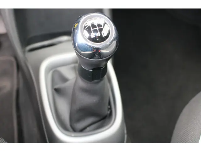 Toyota Aygo 1.0 VVT-i x-play limited 2019 Benzine 24