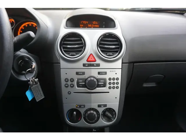 Opel Corsa 1.4-16V 2012 Benzine 16