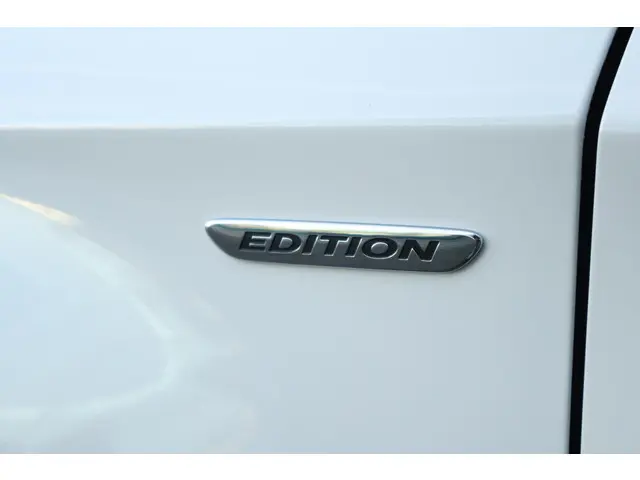 Mercedes-Benz GLA 200 Premium Plus 2018 Benzine 38