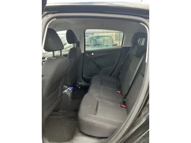 Peugeot 208 1.2 PT ALLURE 2019 Benzine 18