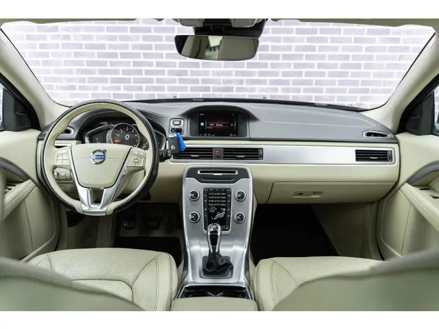 Volvo V70 2.0 T4 Inscription Edition 2015 Benzine 24