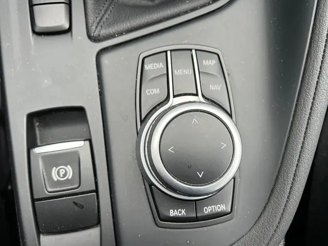 BMW X1 SDrive18i Executive Automaat 2020 Benzine 23
