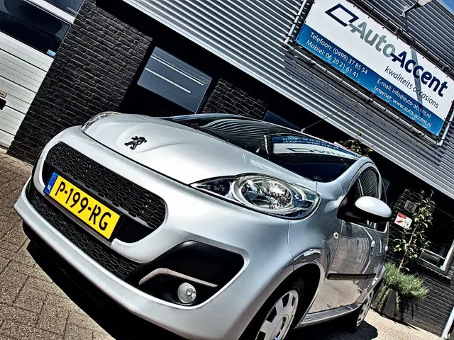 Peugeot 107 1.0 Envy 2013 Benzine 22