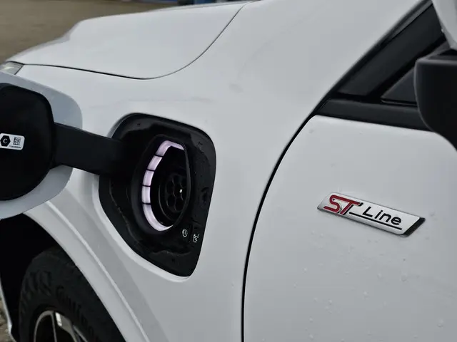 Ford Kuga 2.5 PHEV ST-Line X 2025 Hybride Benzine 34
