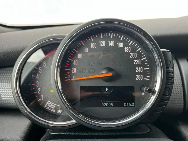 MINI Cooper 1.5 Chili Serious Business 2017 Benzine 22