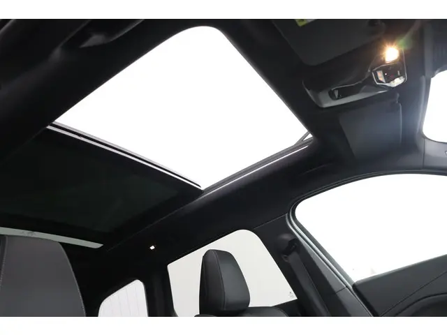 BMW iX1 xDrive30 Launch Edition 67 kWh 2023 Elektrisch 70