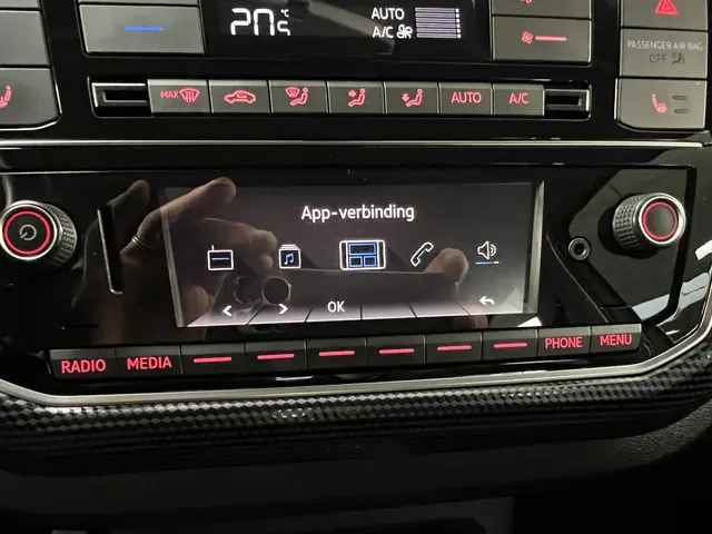 Volkswagen up! 1.0 BMT move up! 2019 Benzine 25